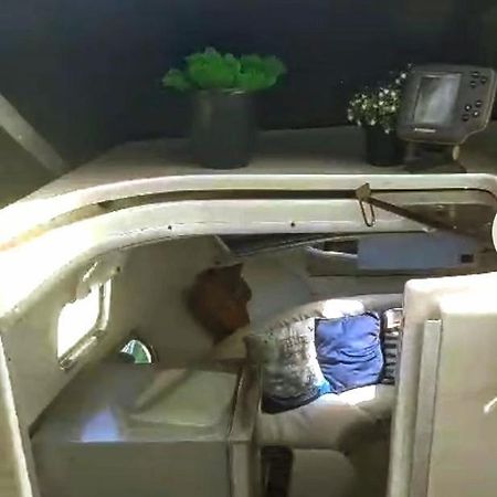 El Barco De Las Fiestas Sant Adria de Besos Ngoại thất bức ảnh