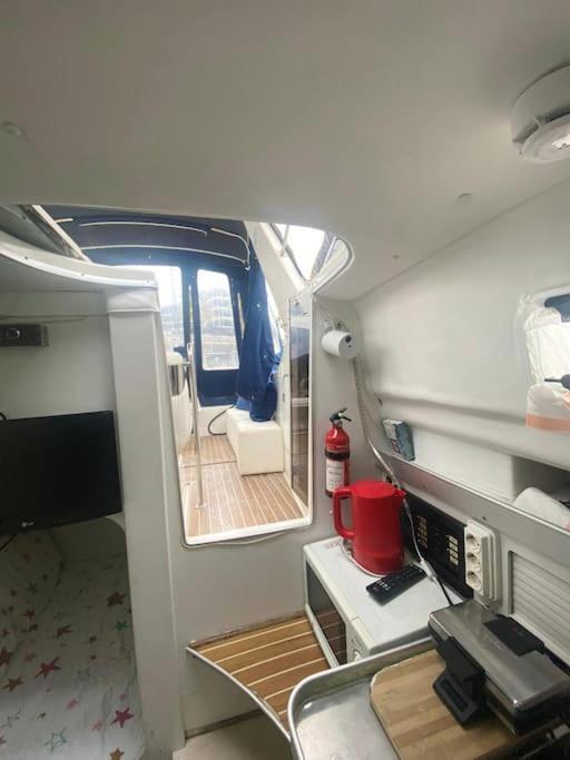 El Barco De Las Fiestas Sant Adria de Besos Ngoại thất bức ảnh